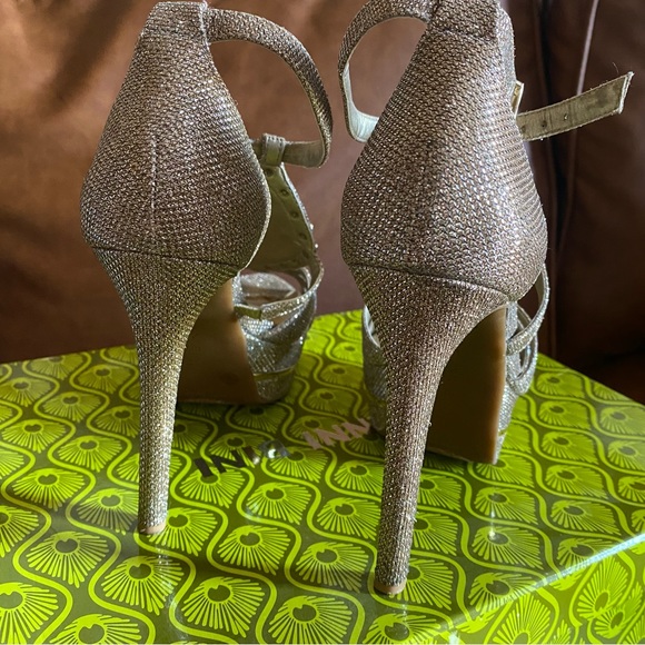 Gianni Bini sparkly heels - Picture 4 of 5